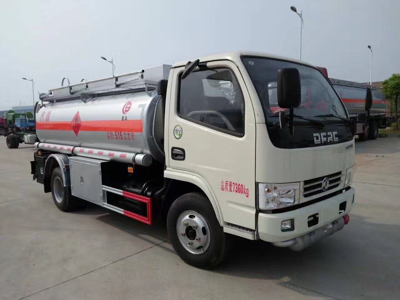 国五东风5吨小型加油车