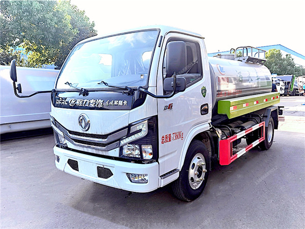 东风D6洒水车