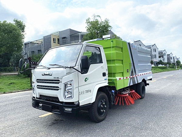 江铃顺达国六扫路车