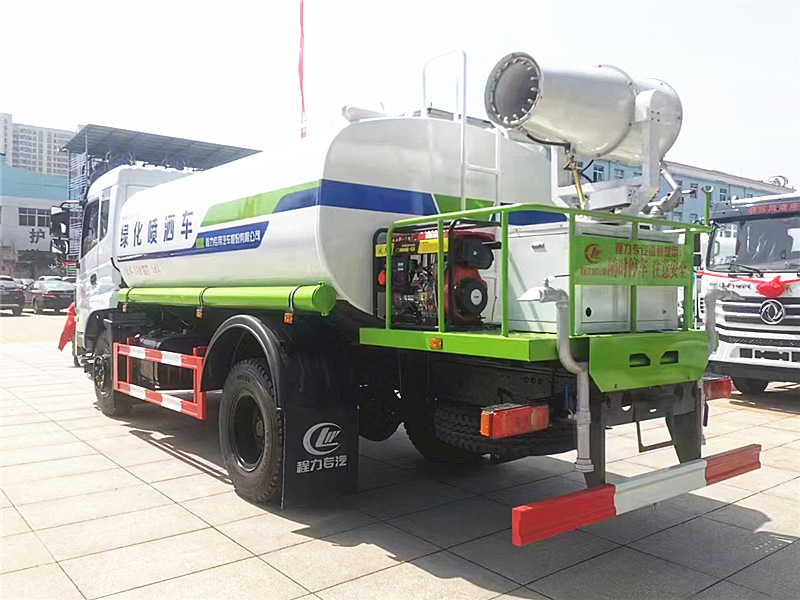 国六东风12吨D17洒水车