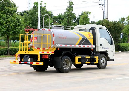 国六福田时代小卡之星蓝牌2.7吨洒水车