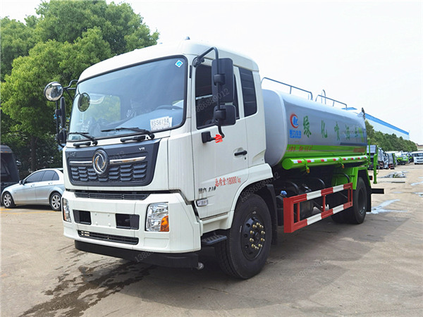东风天锦洒水雾炮车