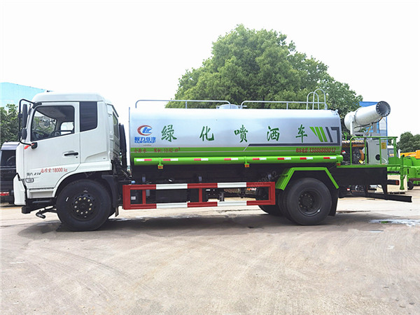 东风天锦洒水雾炮车