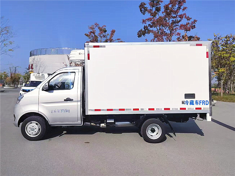 长安跨越X1后双轮冷藏车