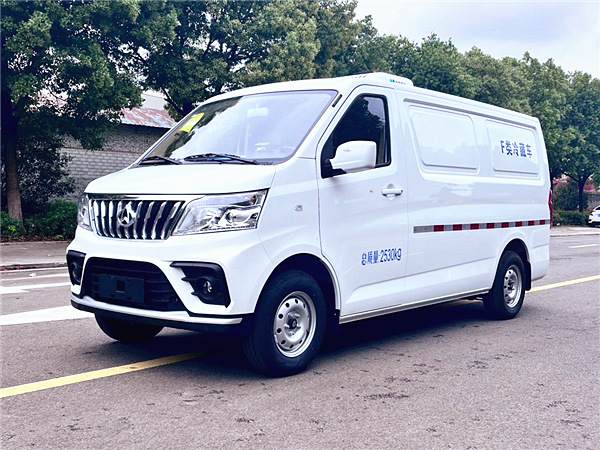 长安睿行M80面包冷藏车