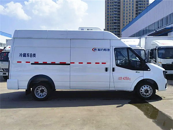 江铃福顺面包冷藏车