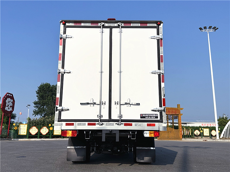 五菱黄金卡纯电冷藏车