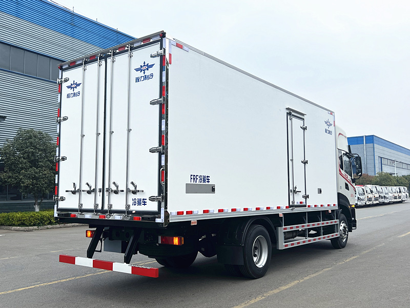 东风天锦PULS智能版冷藏车