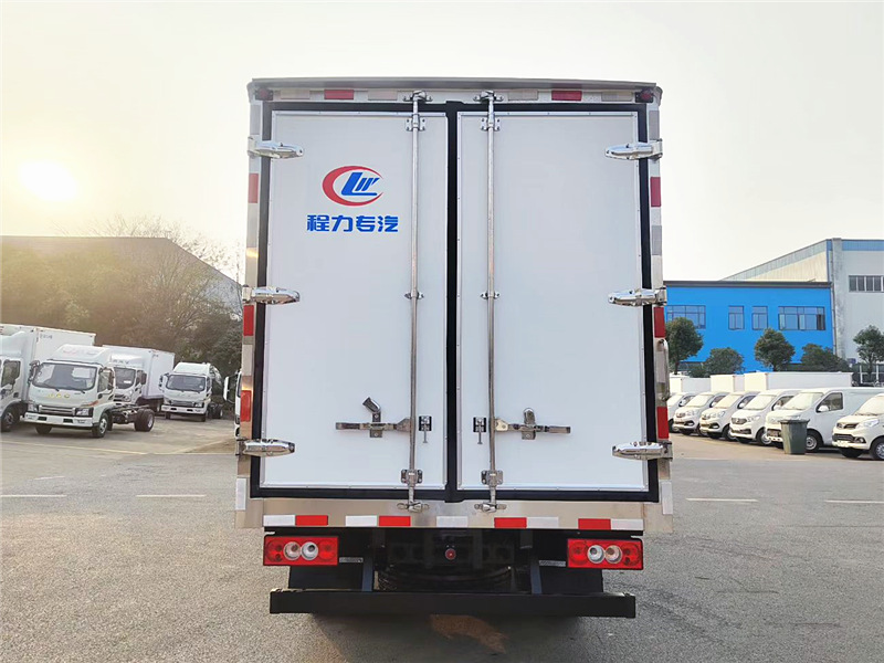 福田欧马可X卡冷藏车