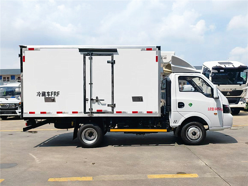 东风途逸国六冷藏车