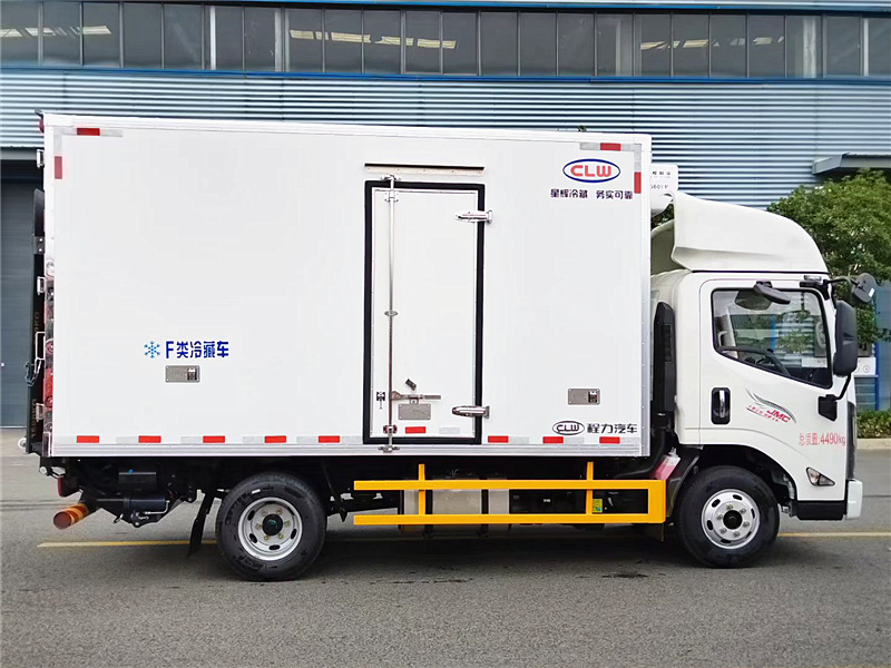 江铃新凯运宽体冷藏车