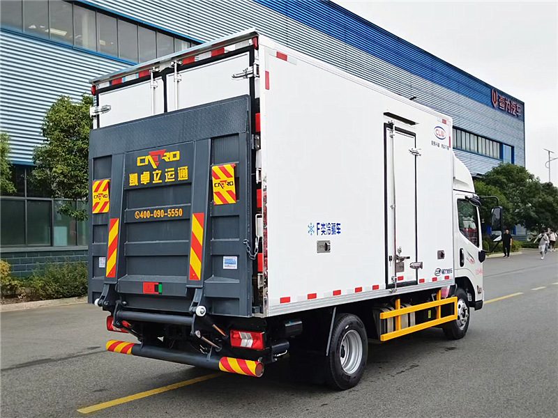 江铃新凯运宽体冷藏车