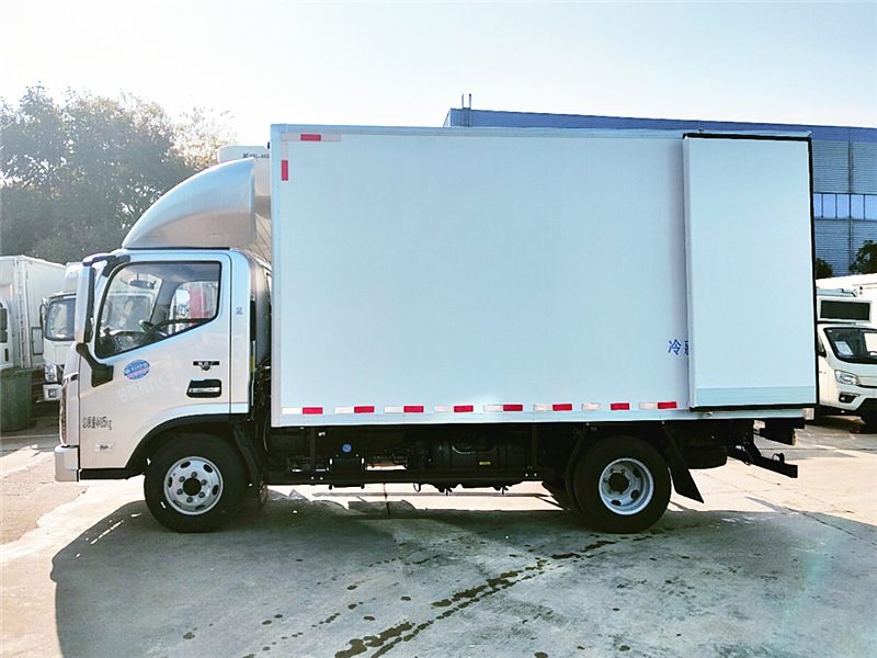 福田领航大G轻卡冷藏车