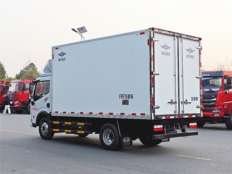 东风多利卡国六冷藏车