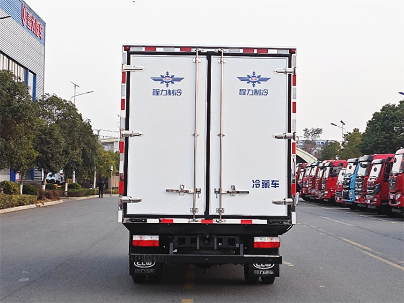 东风多利卡D6国六冷藏车