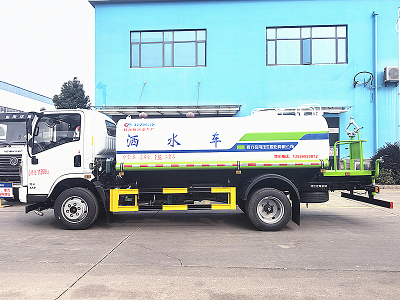 东风华神8方洒水车