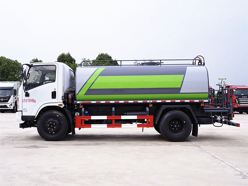 东风华神9吨洒水车