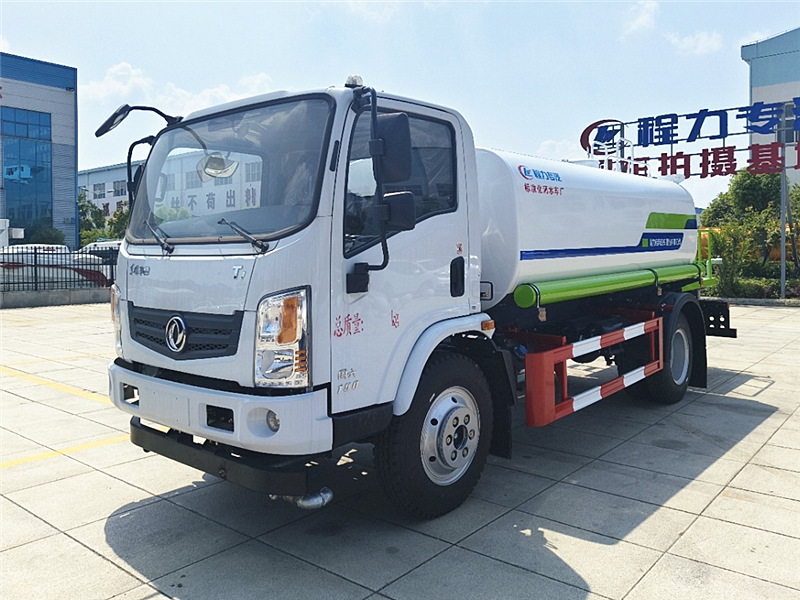 东风华神9.3吨洒水车