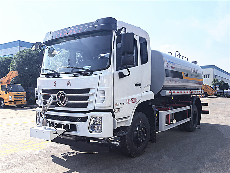 国六东风商用12吨洒水车