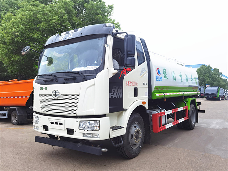 解放13吨J6洒水车