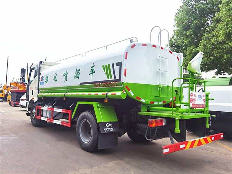 解放13吨J6洒水车