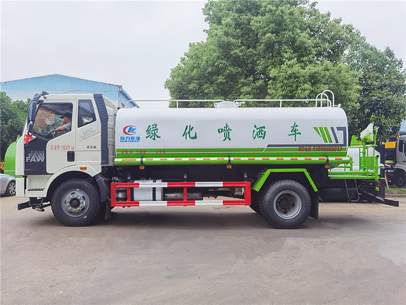 解放13吨J6洒水车