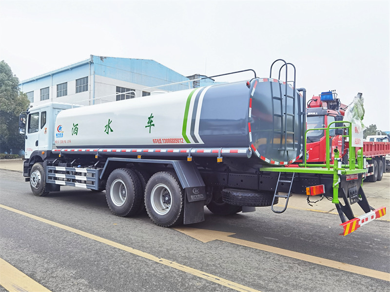 东风T5后双桥洒水车
