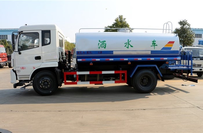 东风专底12吨洒水车