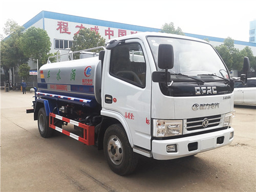 东风多利卡D6洒水车