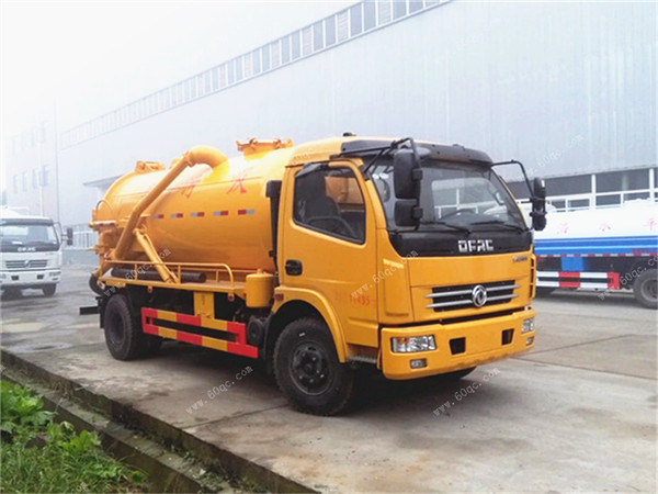 东风多利卡6方吸污车