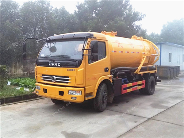 东风多利卡6方吸污车