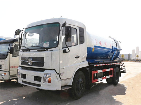 东风天锦吸污车