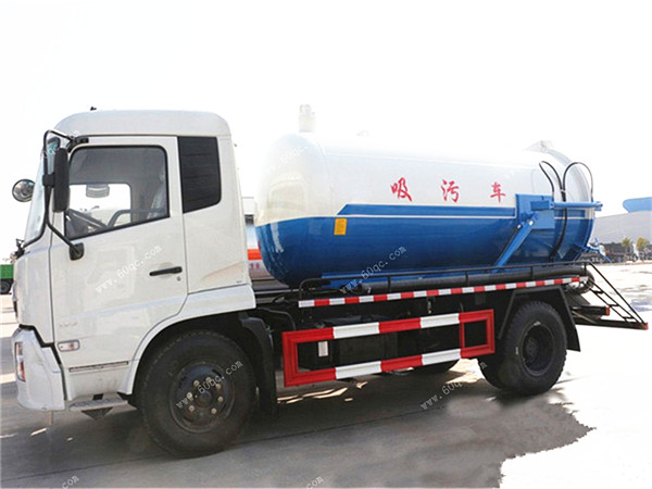 东风天锦吸污车