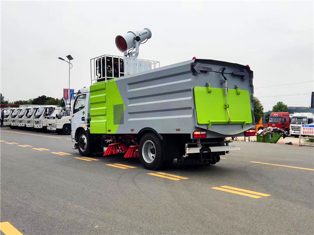 东风福瑞卡F7扫路车