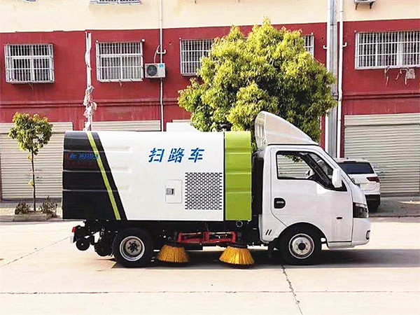 东风途逸国六汽油3方扫路车