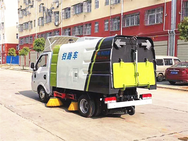 东风途逸国六汽油3方扫路车