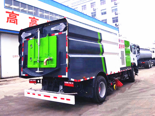 东风多利卡D9洗扫车