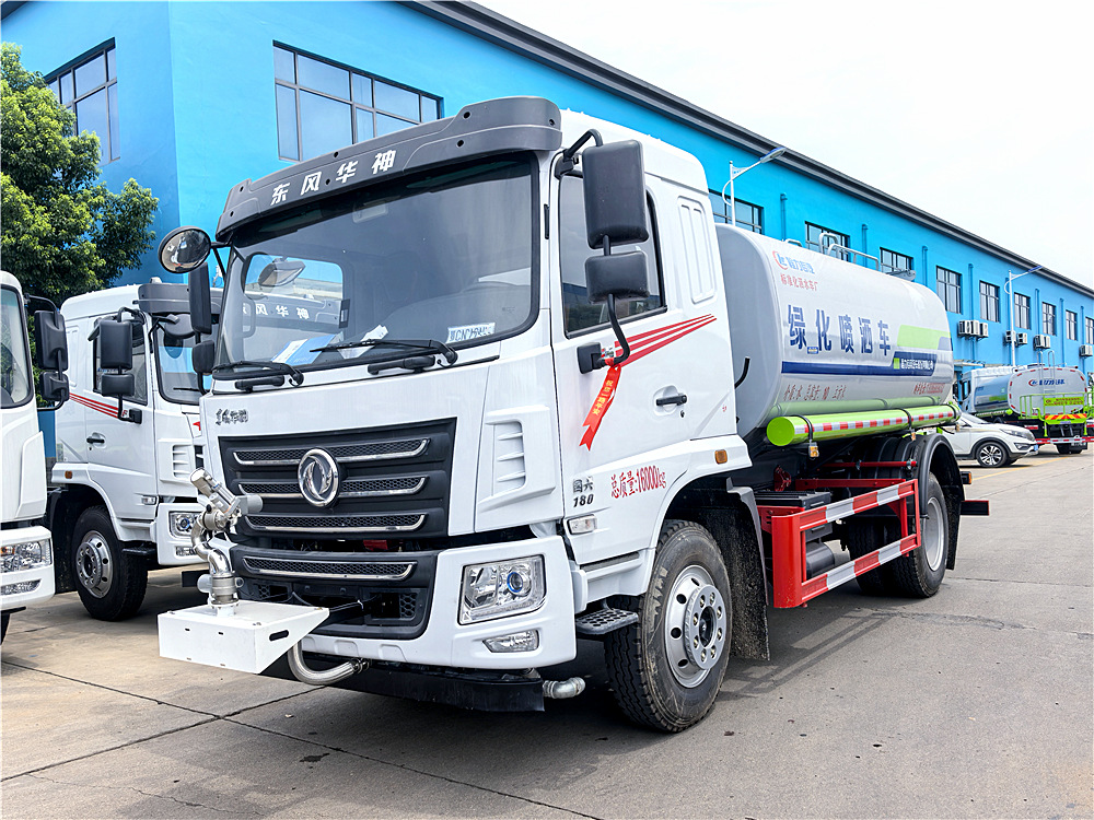 东风天锦12方洒水车