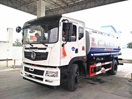 15吨东风T5洒水车