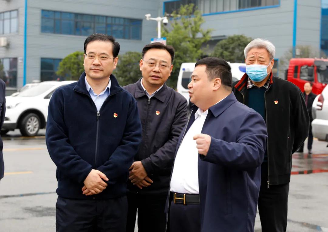 程阿罗,党委副书记、常务副总经理程国强,党委书记何儒安、总经办服务中心主任张火生