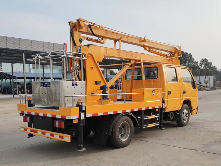 江铃双排12米国六高空作业车