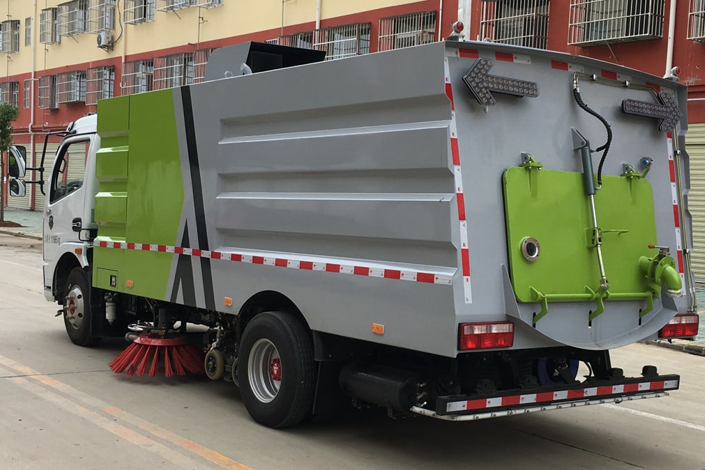 国六东风5吨洗扫车