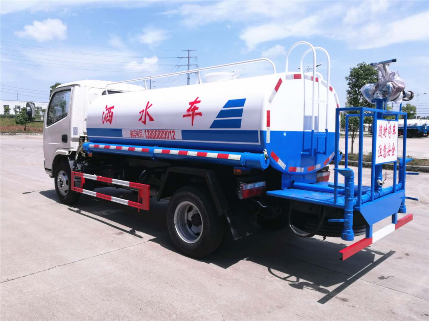 东风福瑞卡5吨洒水车 东风福瑞卡5吨洒水车