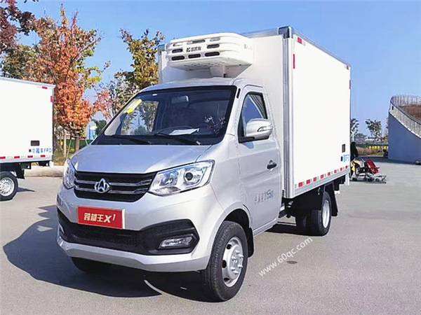 长安跨越X1后双轮冷藏车
