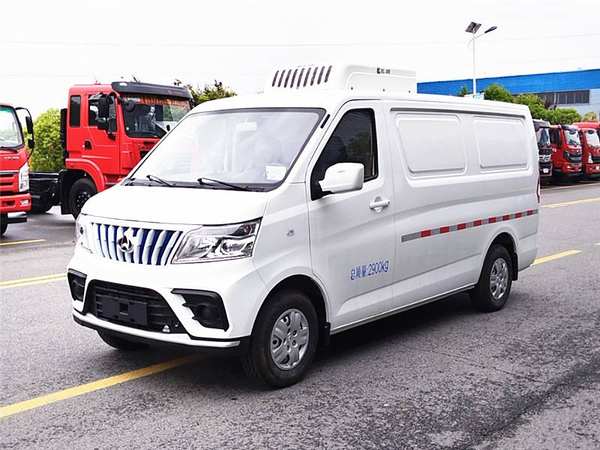 长安睿行EM80纯电冷藏车
